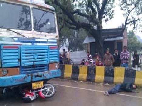 The groom's uncle's death are victims of truck